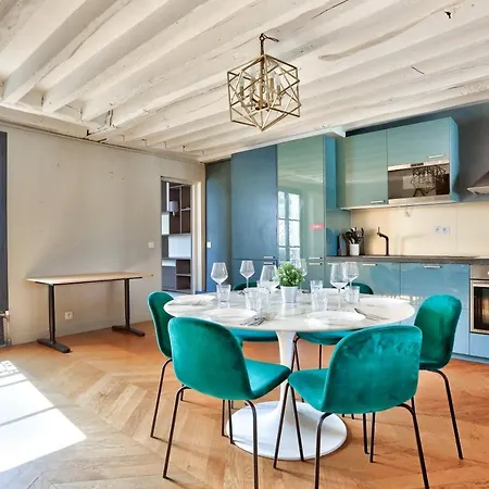 Le Marais Superb Terrace Free Netflix
