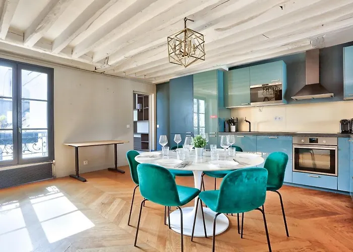 Le Marais Superb Terrace Free Netflix